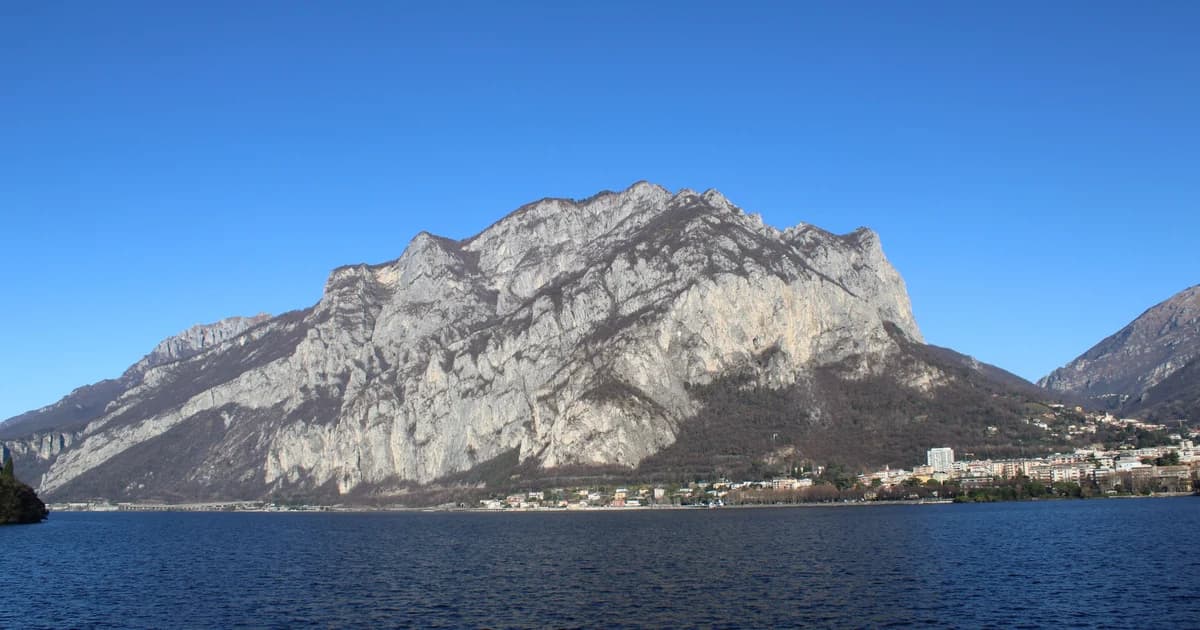 Mountain trail above Lake Como